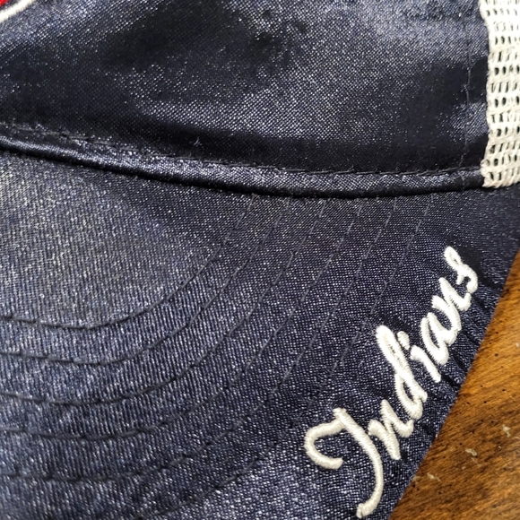 Cleveland Indians Wahoo Womens Hat - Picture 3 of 8